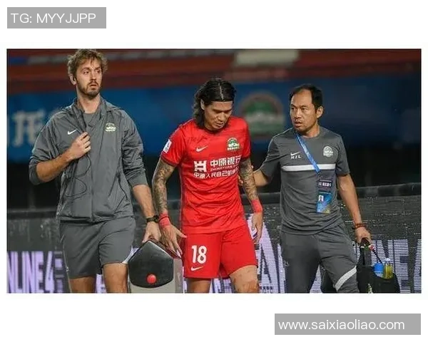 足球明星为球迷送上温暖祝福传递热爱与希望的美好时刻